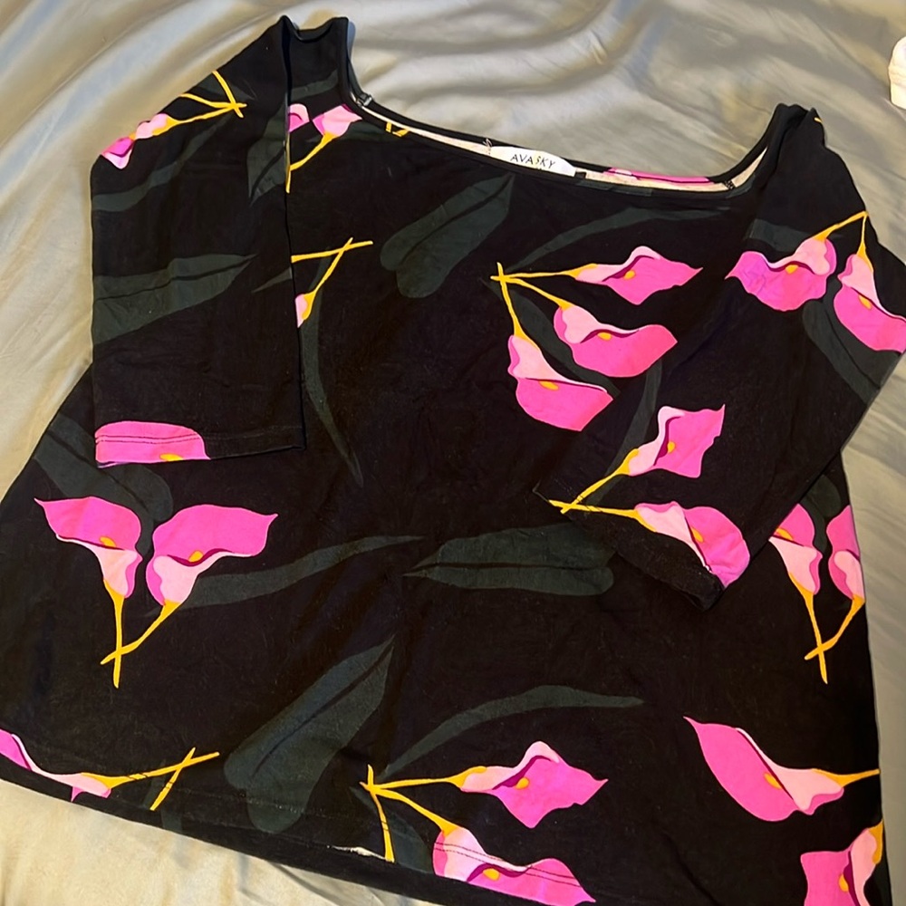 Ava Sky  off the shoulder Cala lily size medium